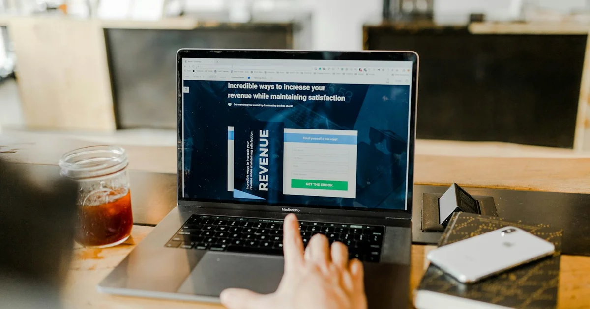 Instant cash withdrawal process on AH88 showing GCash and Maya transfer confirmation