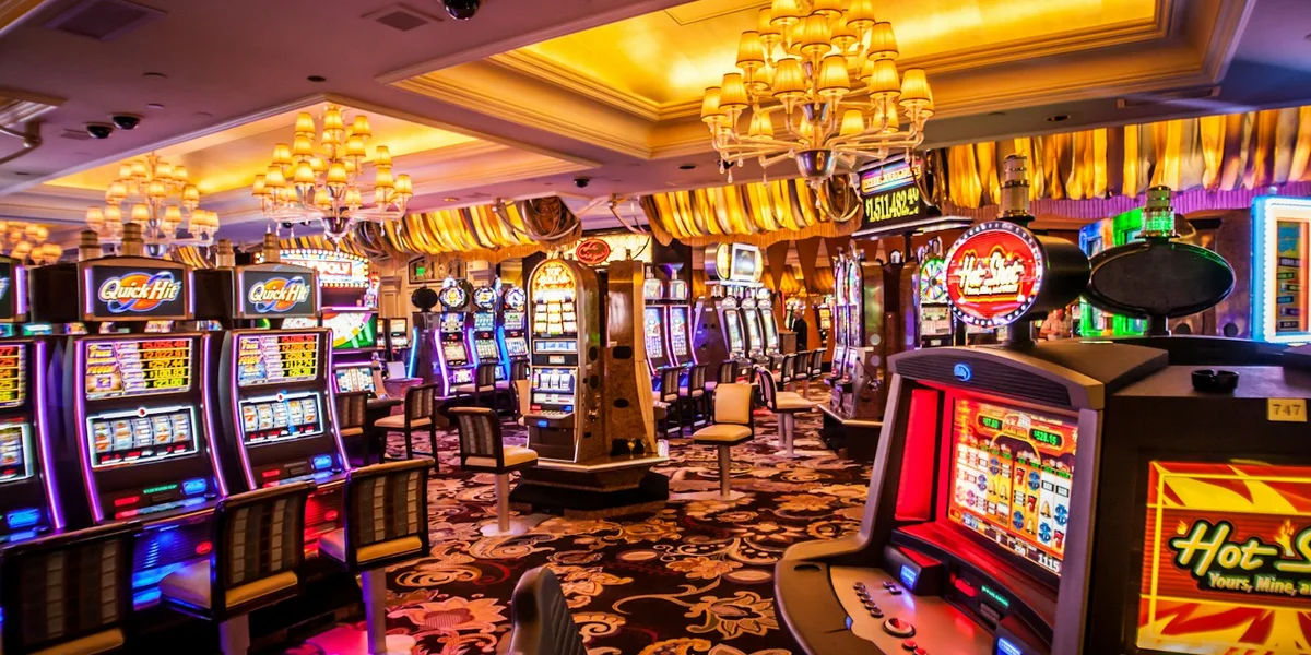 AH88 gaming lobby featuring JILI slot titles, live dealer baccarat, and peryahan color games